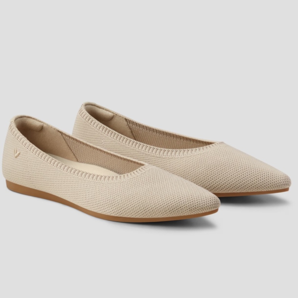 Pointed-Toe Ballet Flats (Aria 5°)